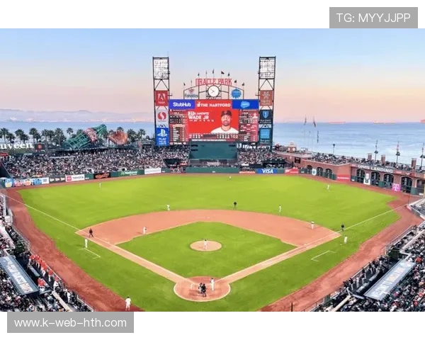 MLB外场天秀防守化解对方两次致命反攻的启示